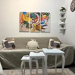 Main Street Retreat Apartment With Free Parking