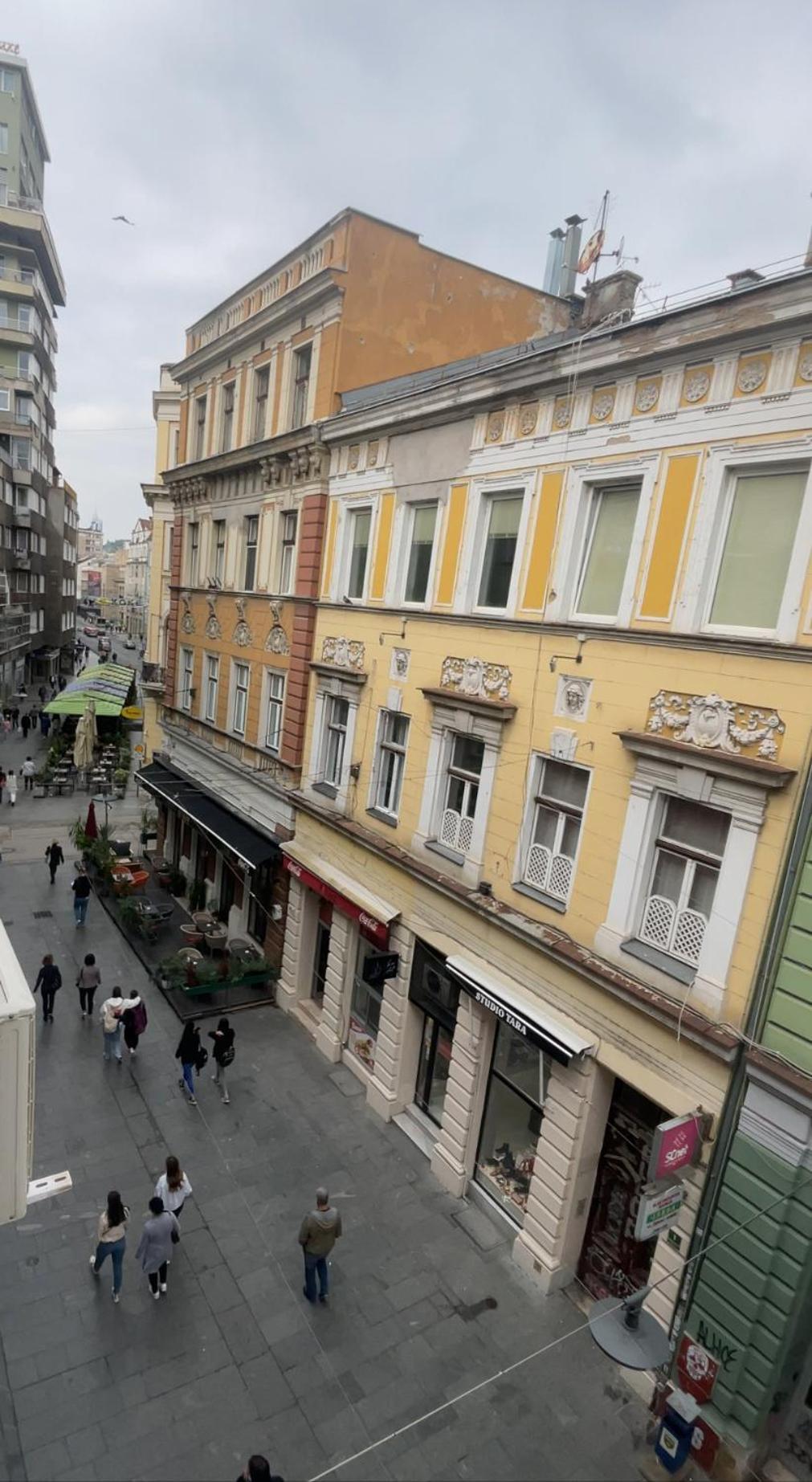 Main Street Retreat With Free Parking