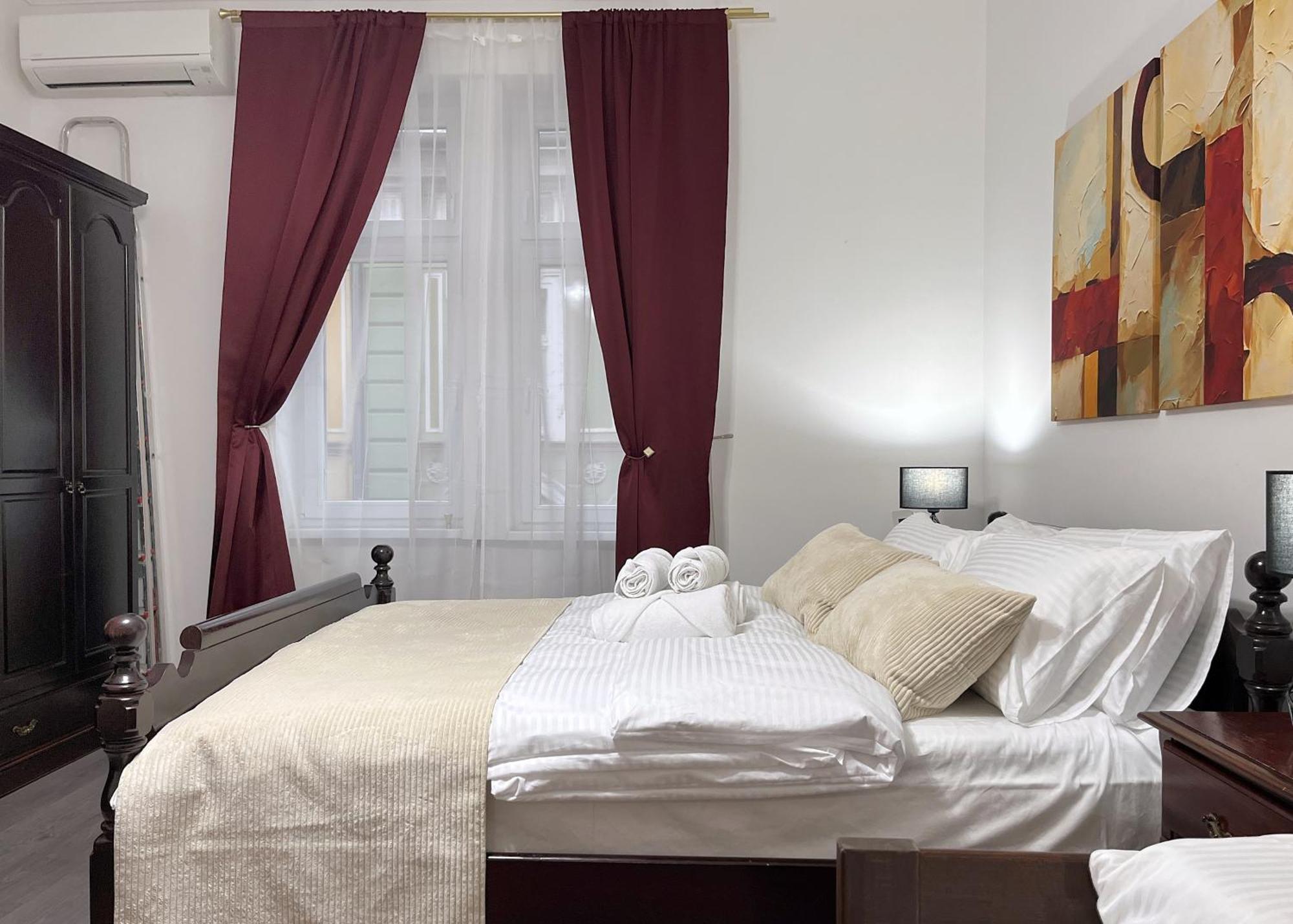 Apartman Main Street Retreat With Free Parking *