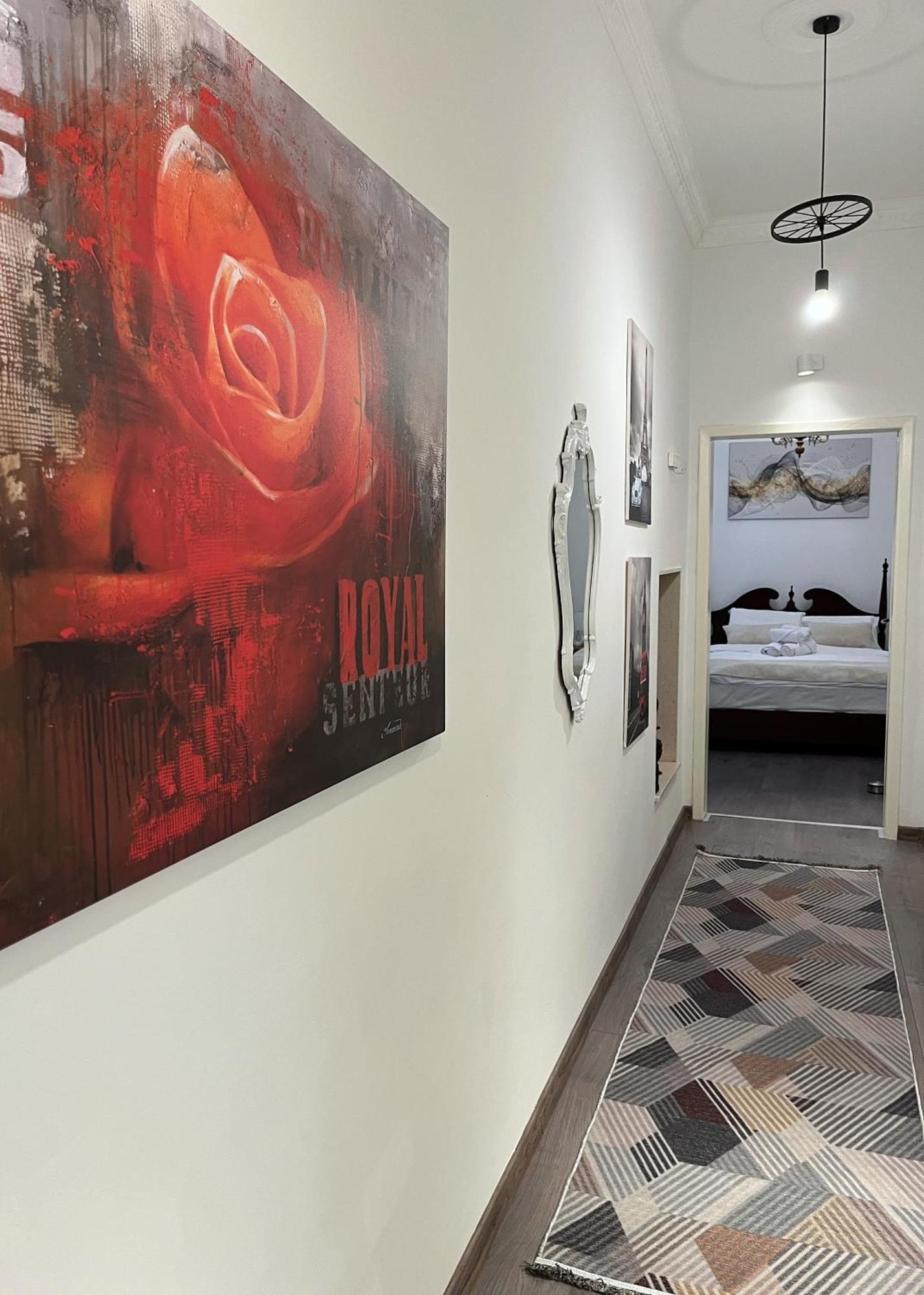 Main Street Retreat With Free Parking