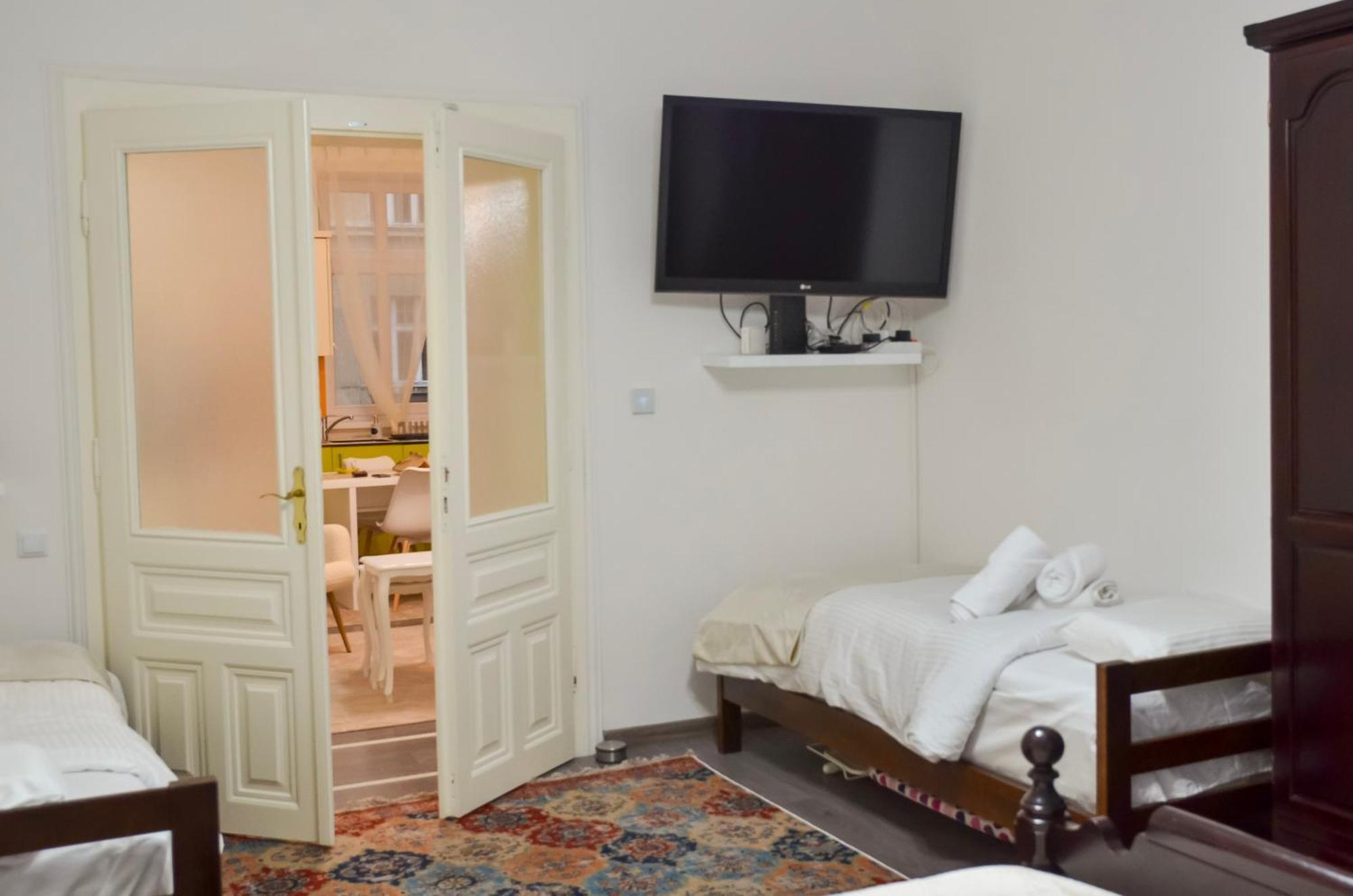 Apartman Main Street Retreat With Free Parking *
