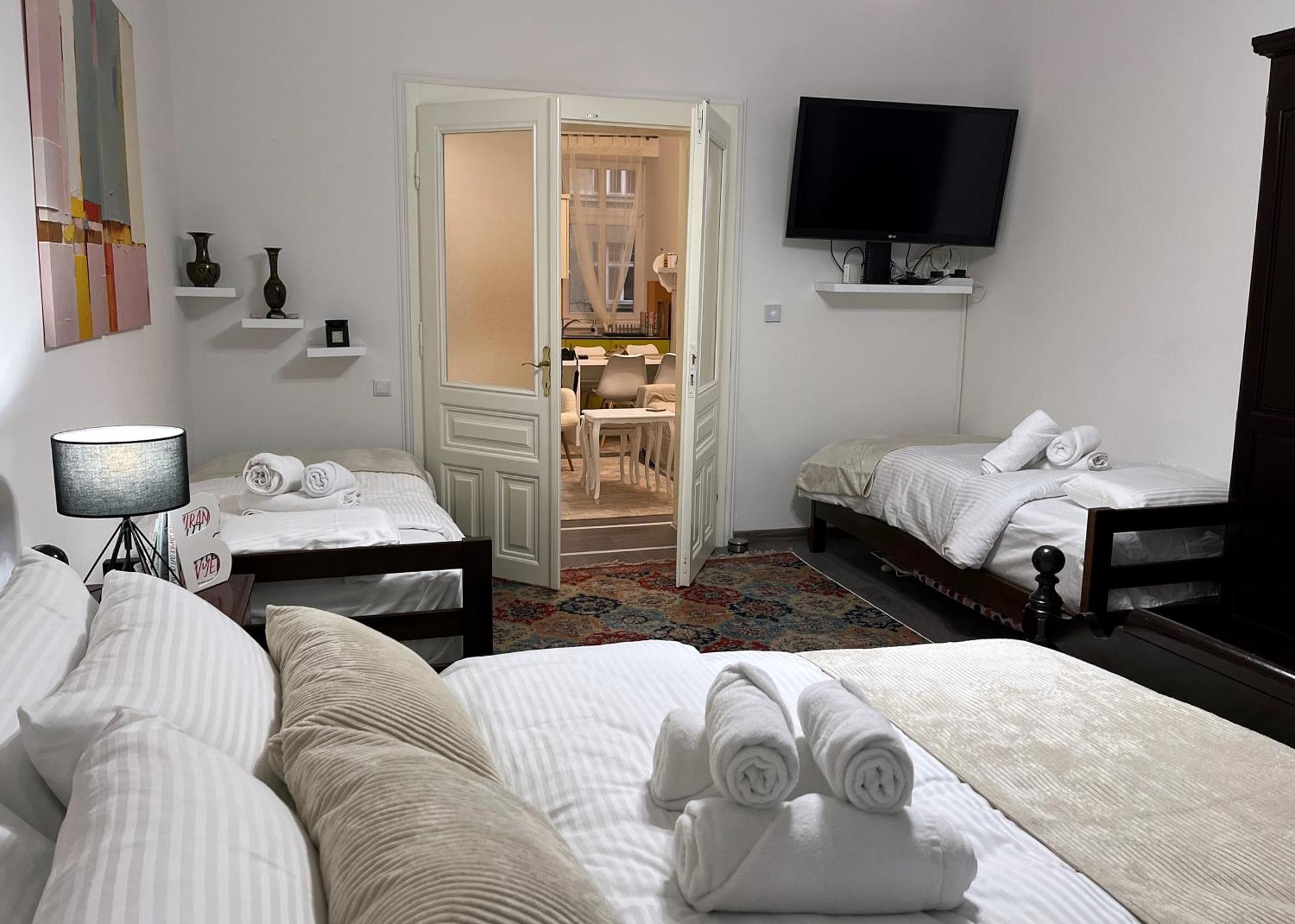 Apartman Main Street Retreat With Free Parking *